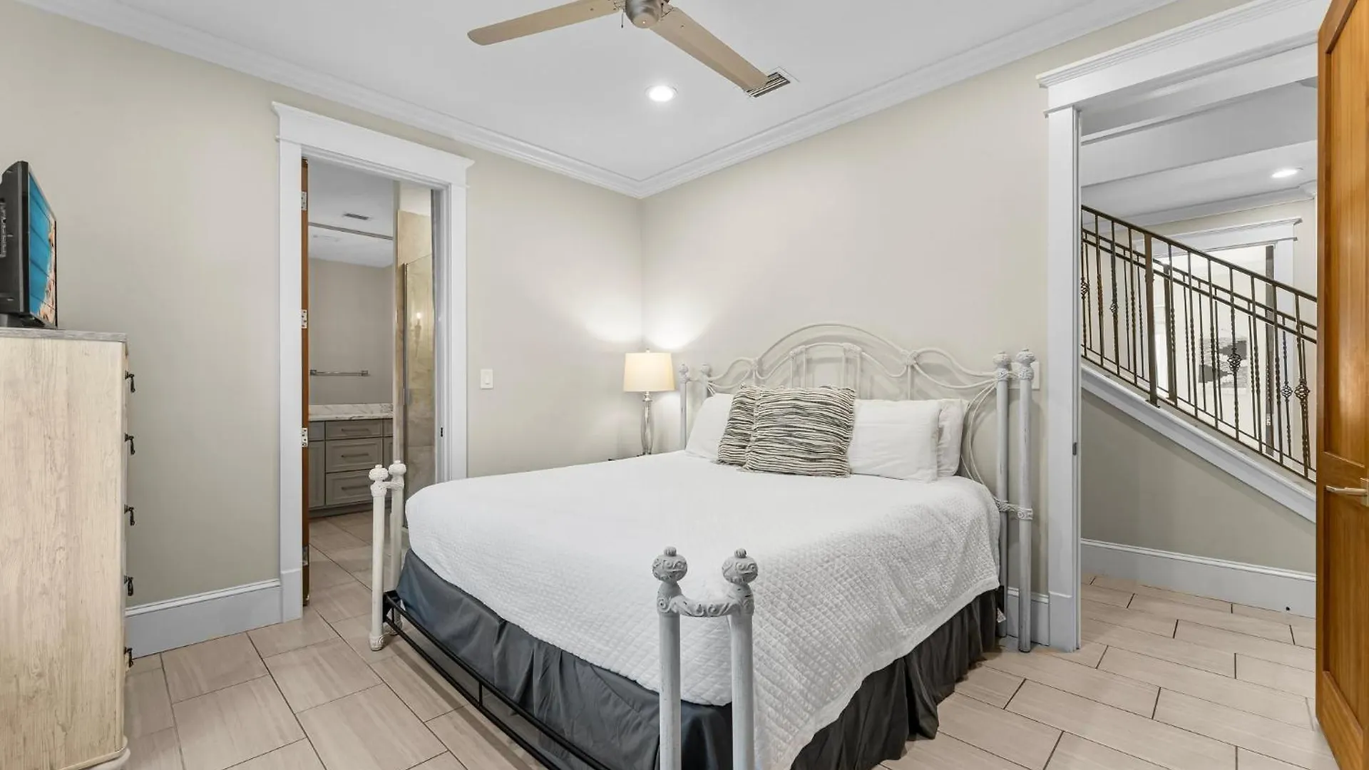 Seastar Palazzo With Views, Lake, And Pool *