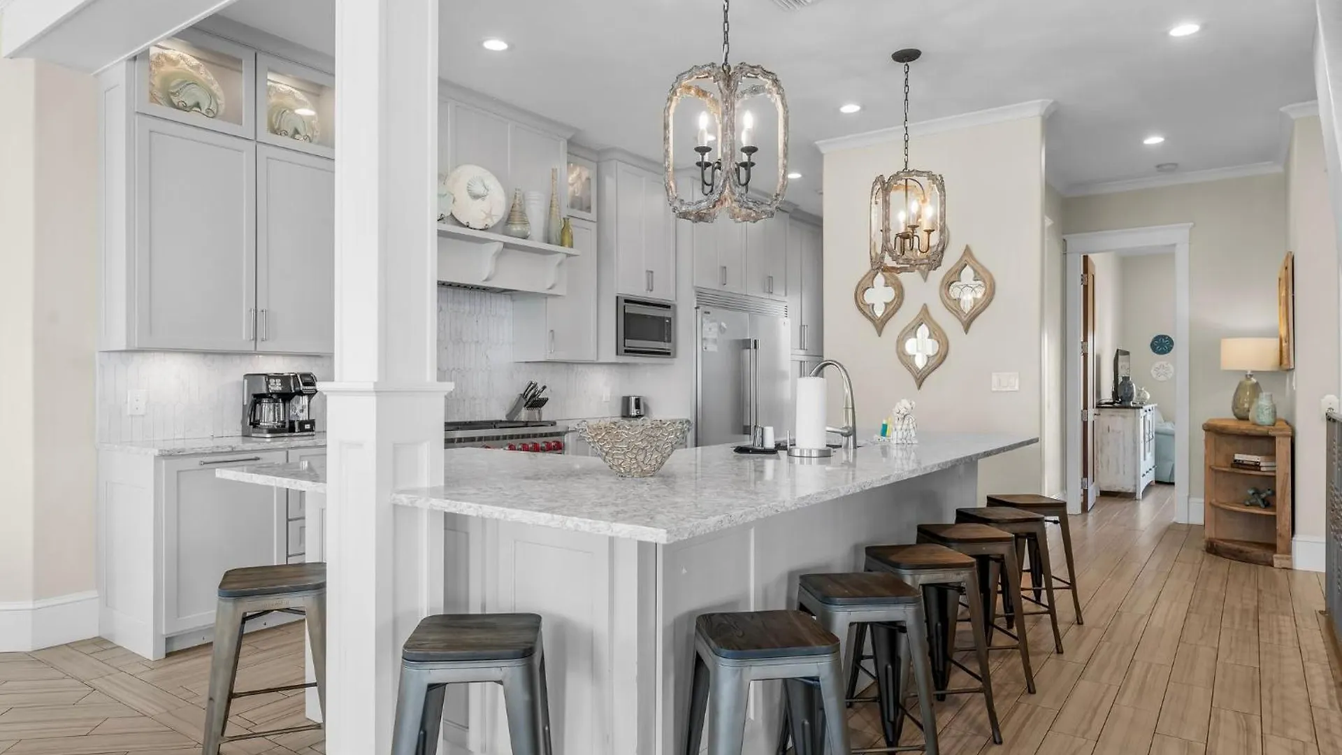 Seastar Palazzo With Views, Lake, And Pool Holiday home