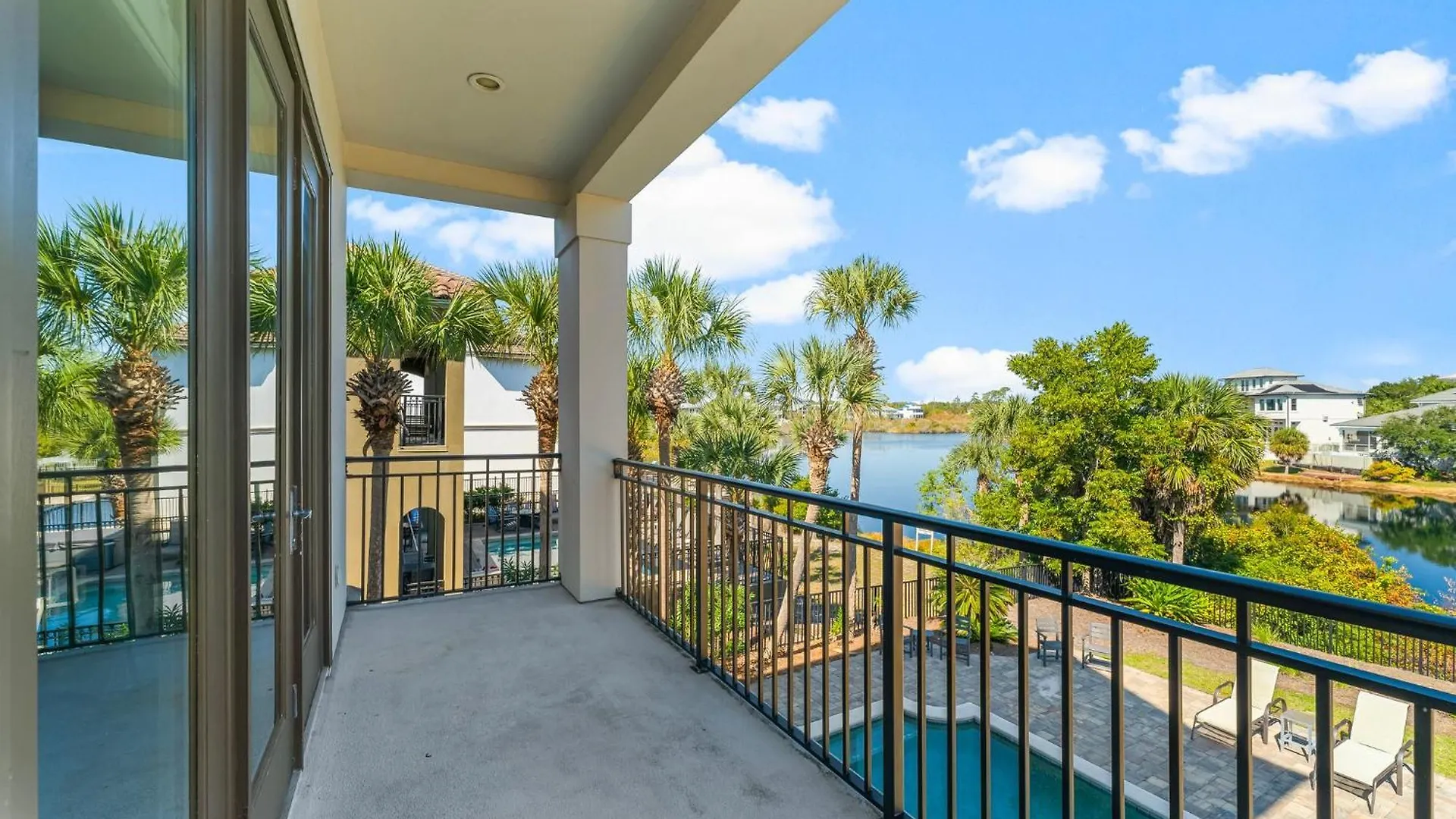 Seastar Palazzo With Views, Lake, And Pool