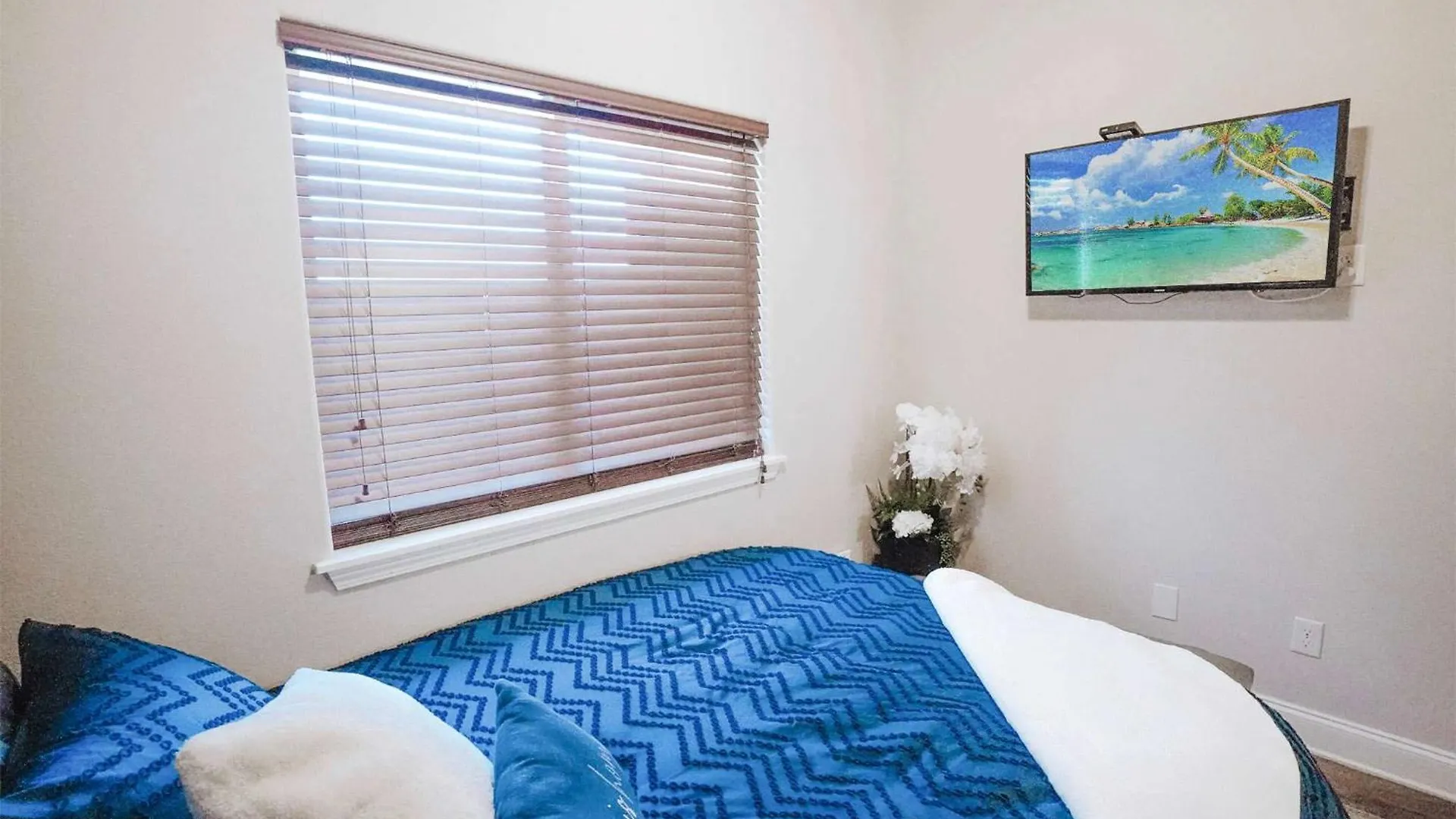 Beachside Bliss- Is Minutes From Pool Hot Tub Near Golf Holiday home *