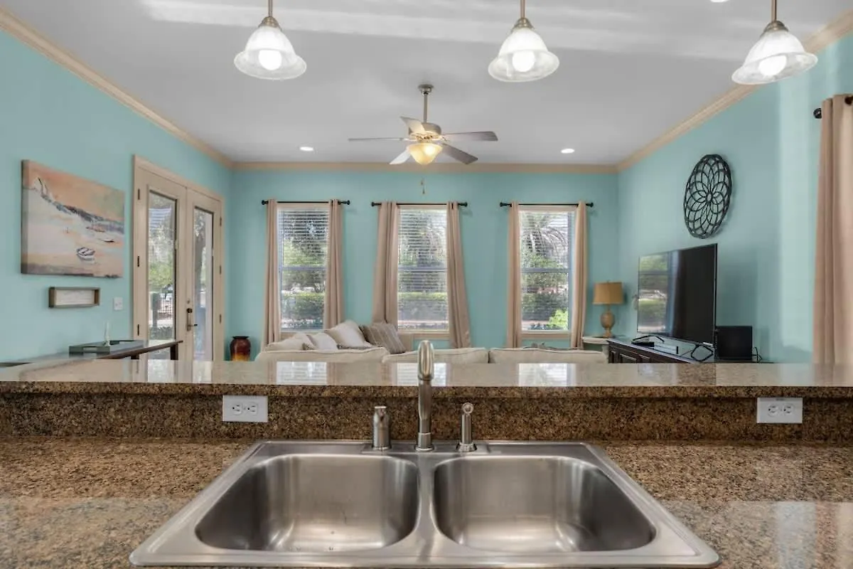 Sweet - 6bdr - Sleeps 14 - Next 2 *