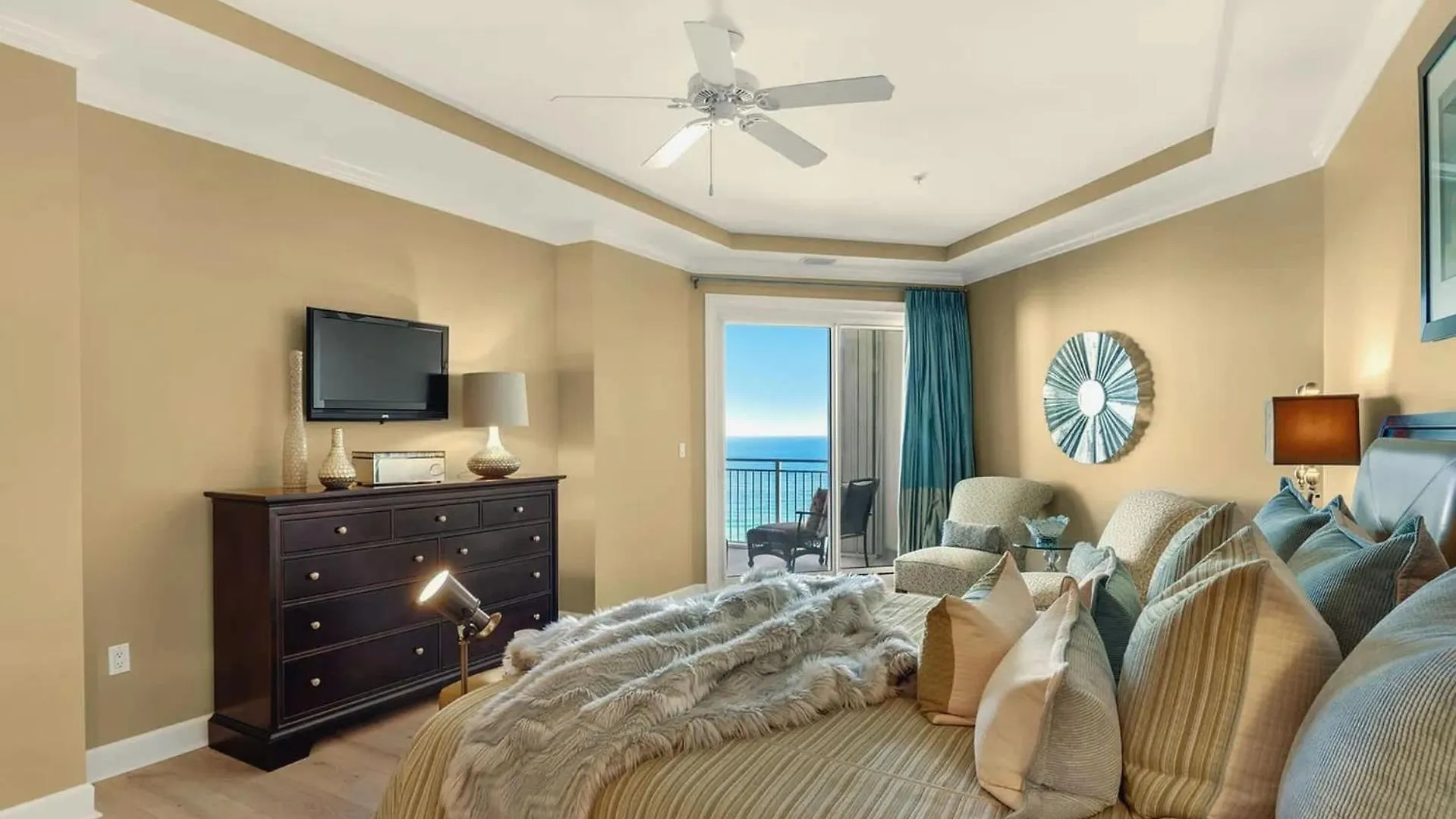 Apartment Stunning 3 Bedroom 3 Bath Gulf-front *