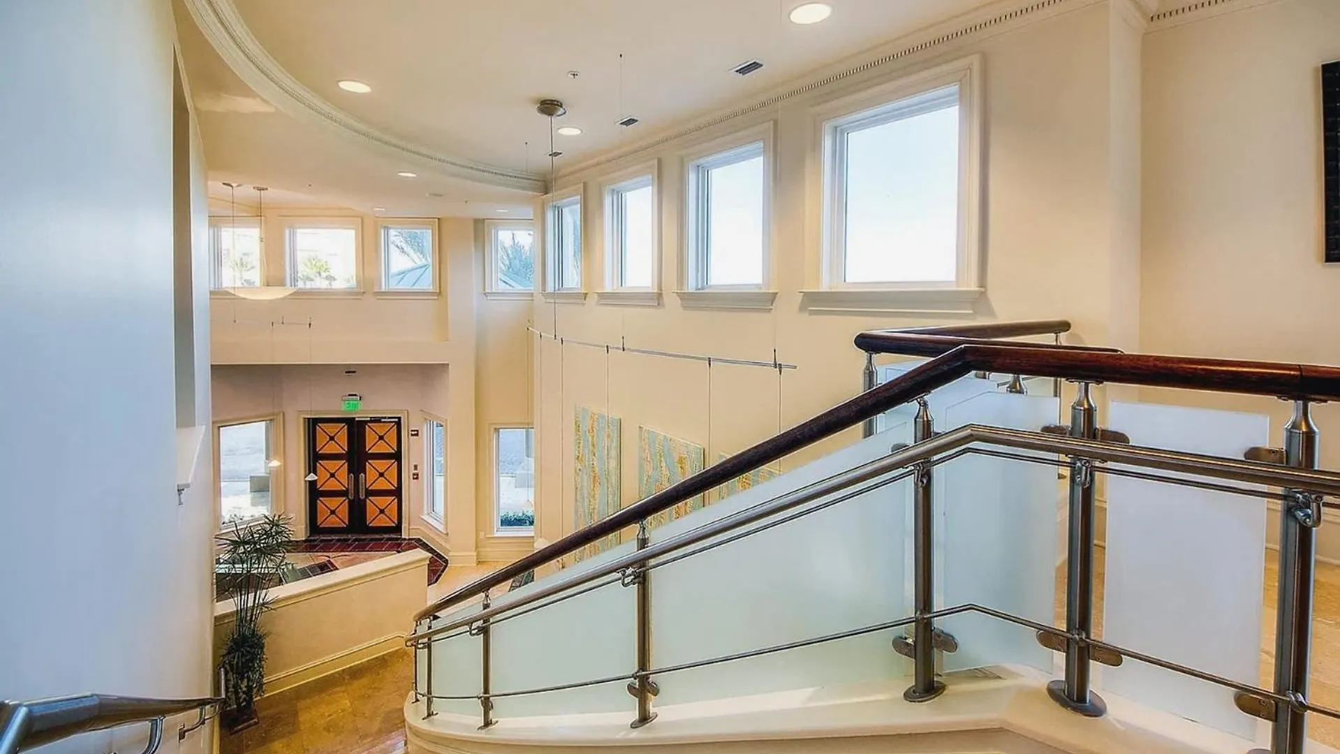 Stunning 3 Bedroom 3 Bath Gulf-front Apartment *