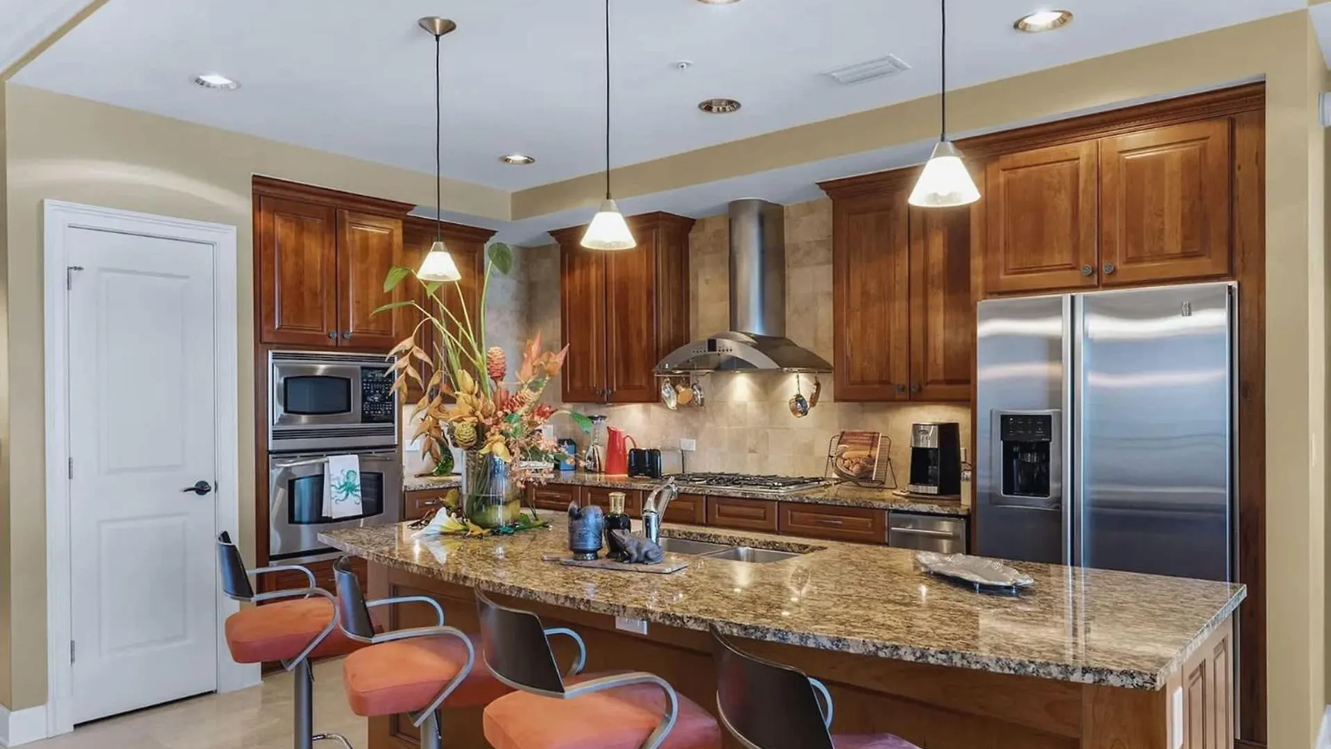 Apartment Stunning 3 Bedroom 3 Bath Gulf-front *