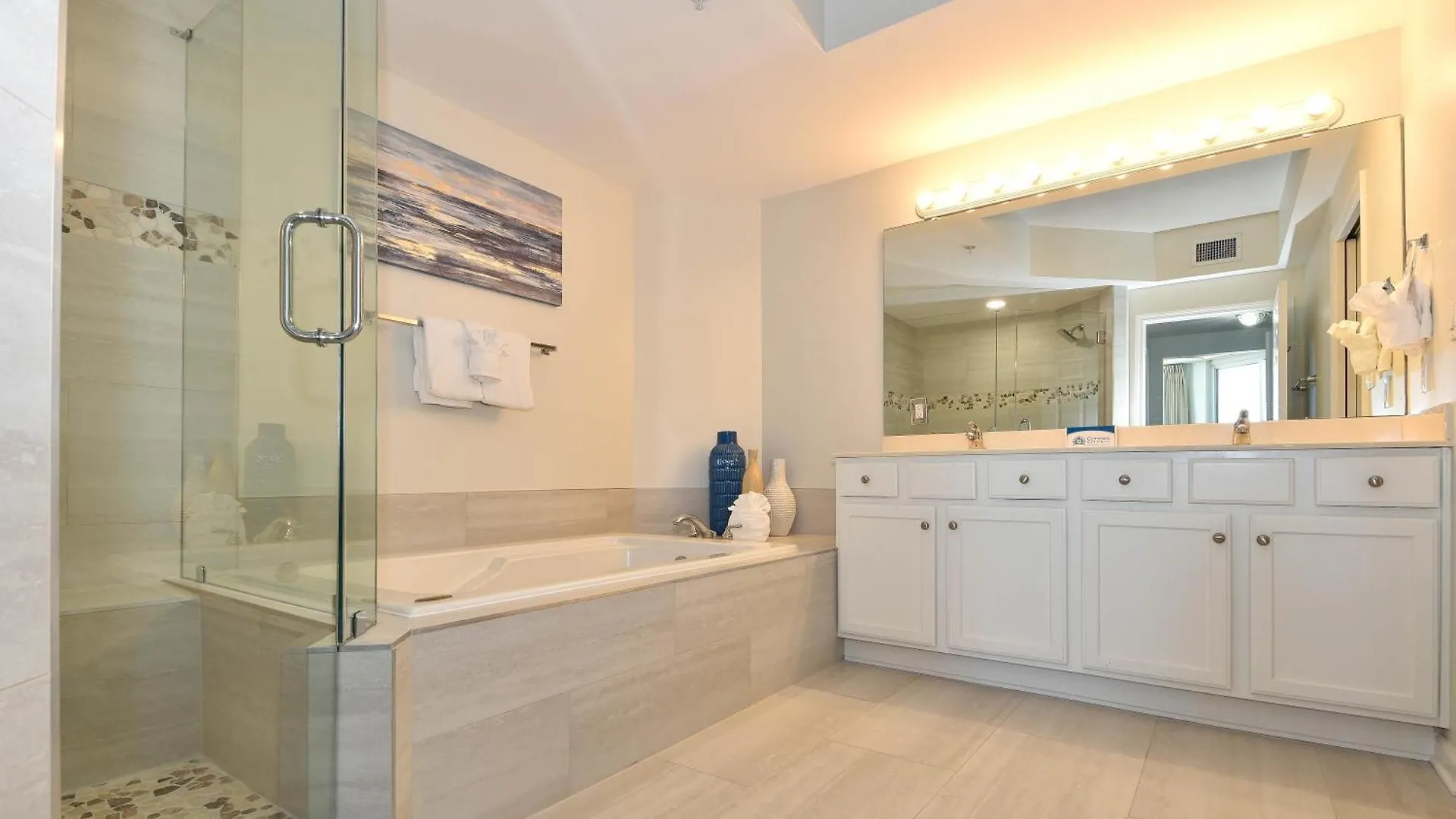 Silver Towers E402 Apartment *