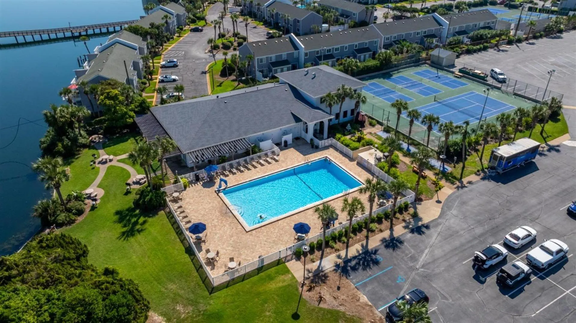 Holiday home 2054 Shoreline Towers Front Spacious With Open Balcony Destin