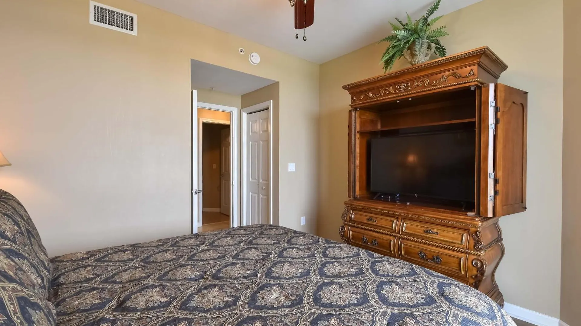 Silver Towers W806 Apartment *