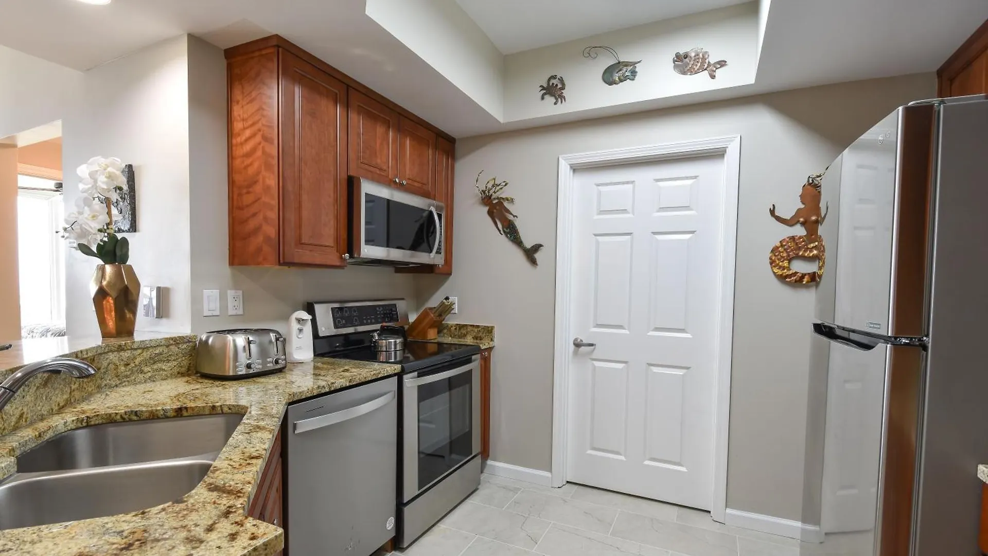 Silver Towers W305 Apartment