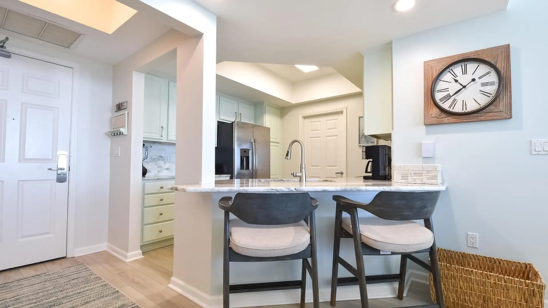 Silver Towers W902 Apartment *