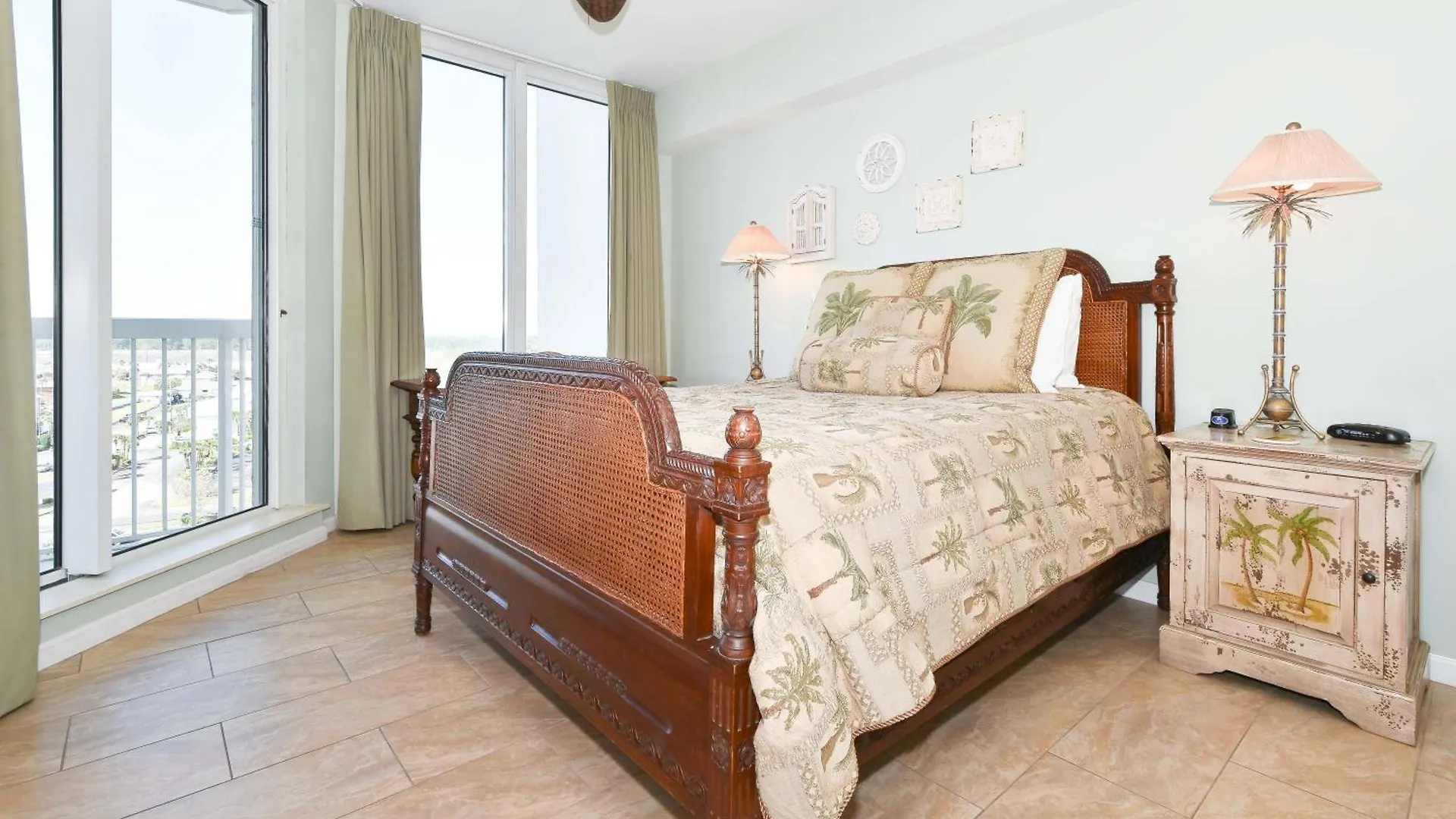 Silver Towers E1006 Apartment