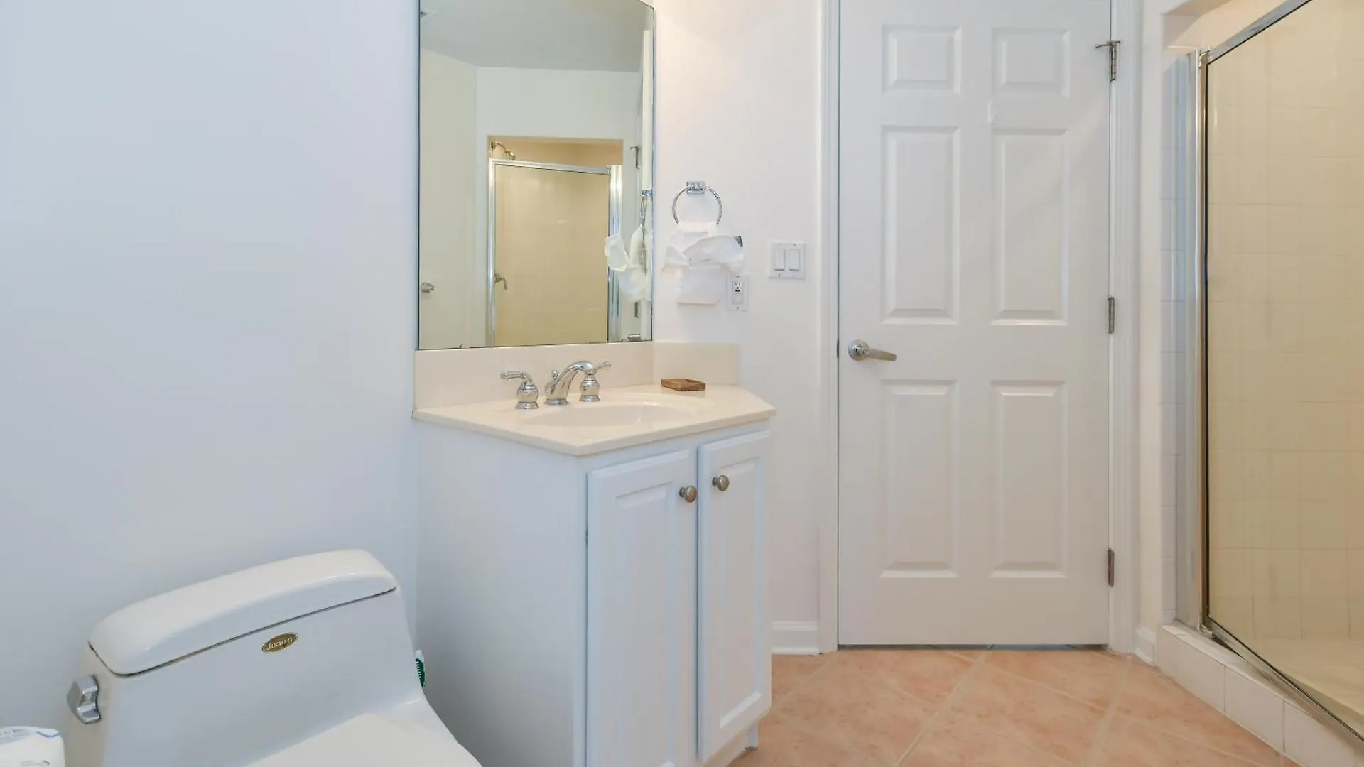 Silver Towers E1006 Apartment
