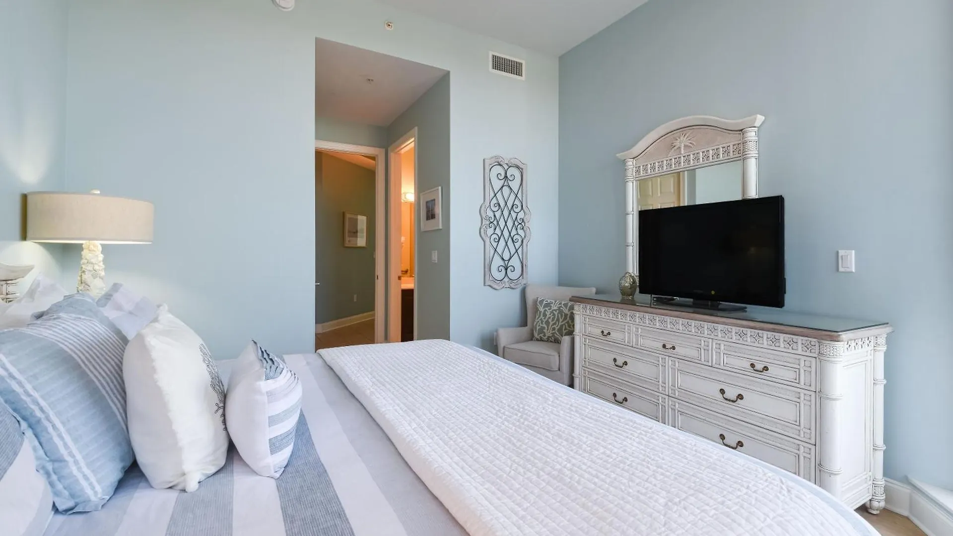 Silver Towers W206 Apartment *