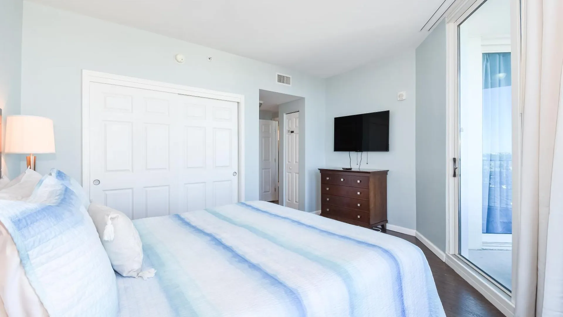 The Palms Of 1712 Junior Apartment