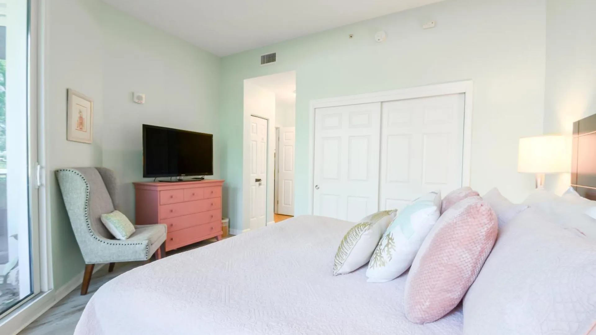 The Palms Of 2110 Junior Apartment