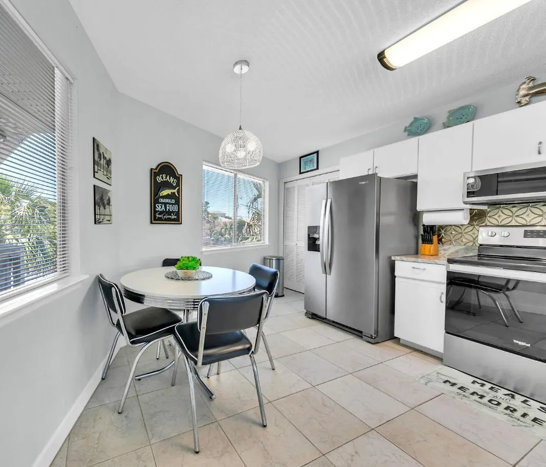 Crystal Village Ii Unit 10b- Close To And Pool! Holiday home