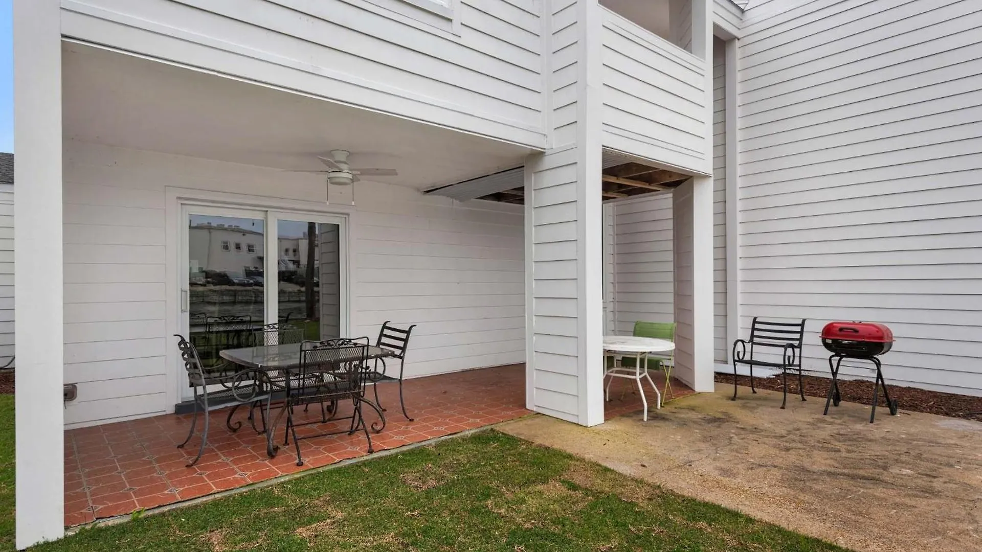 Shoreline Towers Townhouse 4-3 *