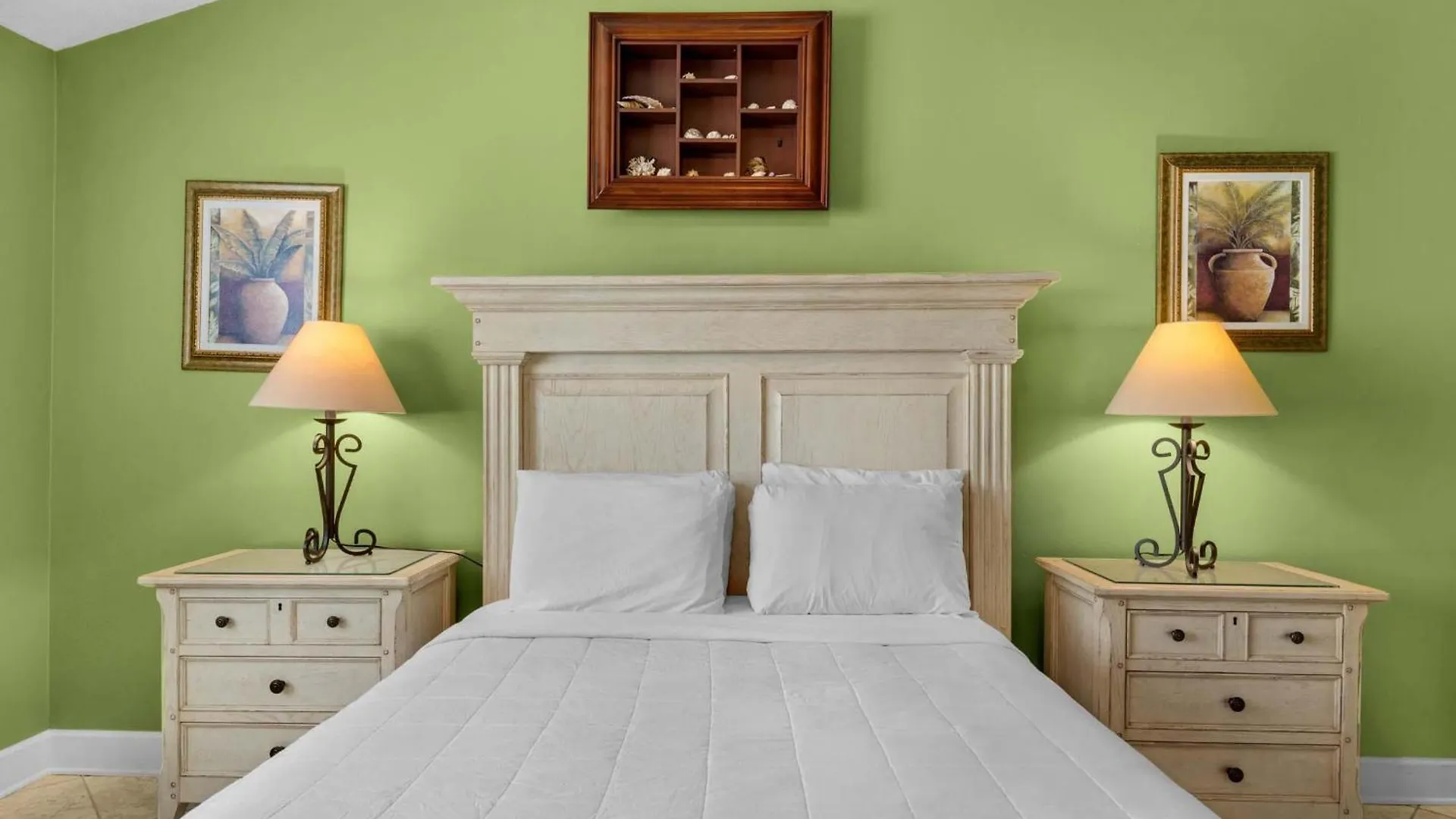 Shoreline Towers Townhouse 4-3 *