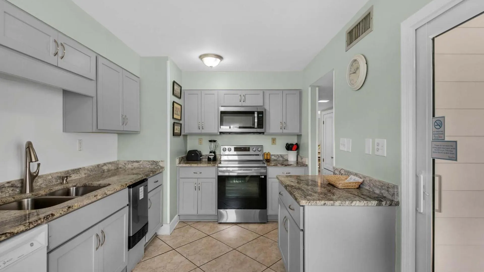 Shoreline Towers Townhouse 4-3 Destin