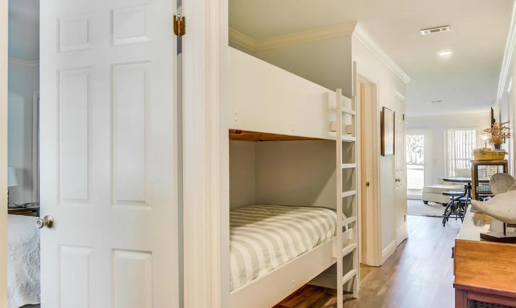 10 A, One Bedroom