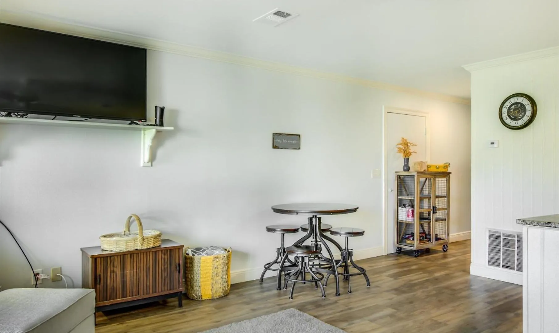 10 A, One Bedroom Apartment