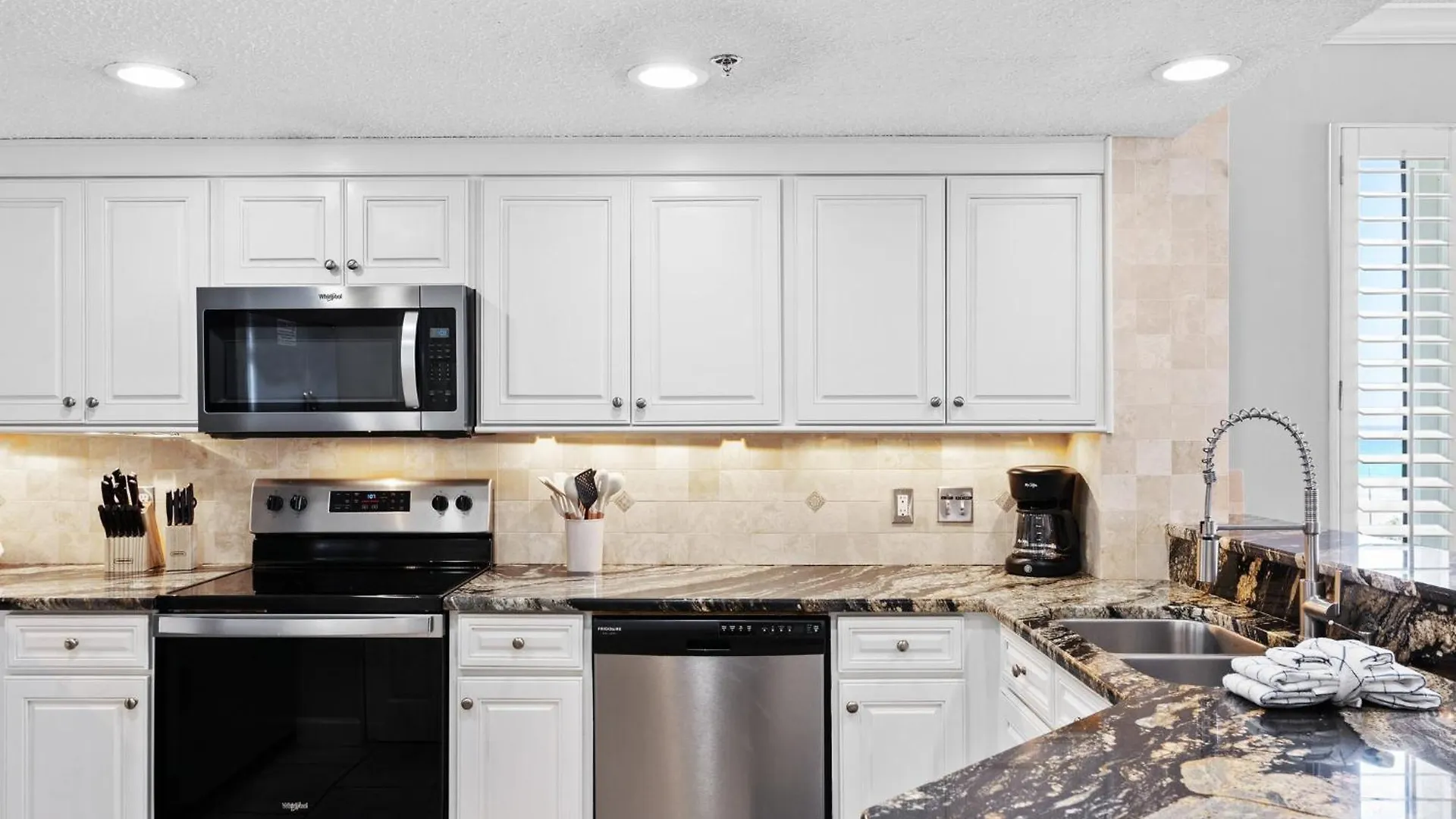 Jade East Towers 0410 By Newman-dailey * Destin