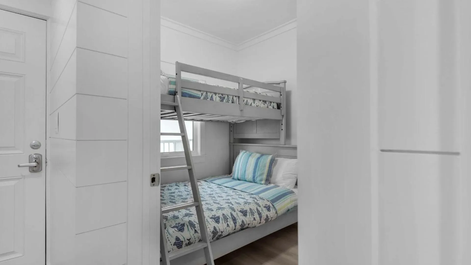 Apartment Sterling Sands 111