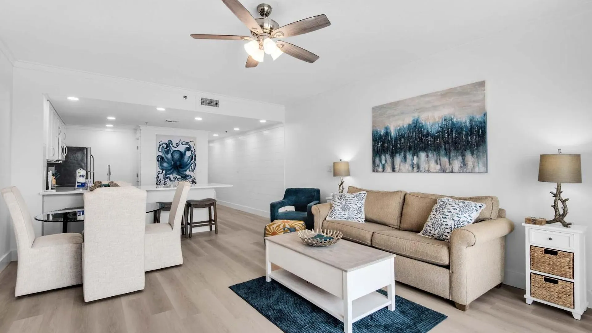 Sterling Sands 111 Apartment