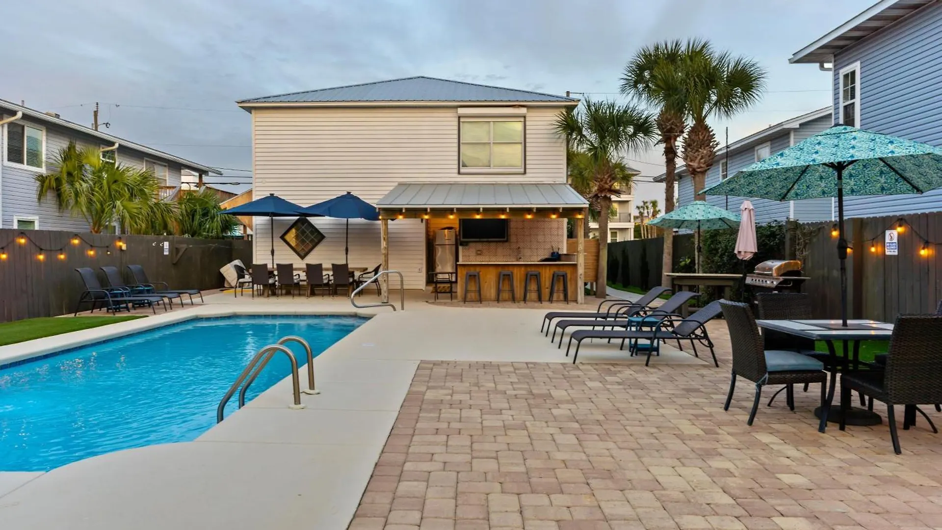 Holiday home Dolphin By Avantstay 2 Mins Walk To W Pool Large Outdoor Entertaining Area *
