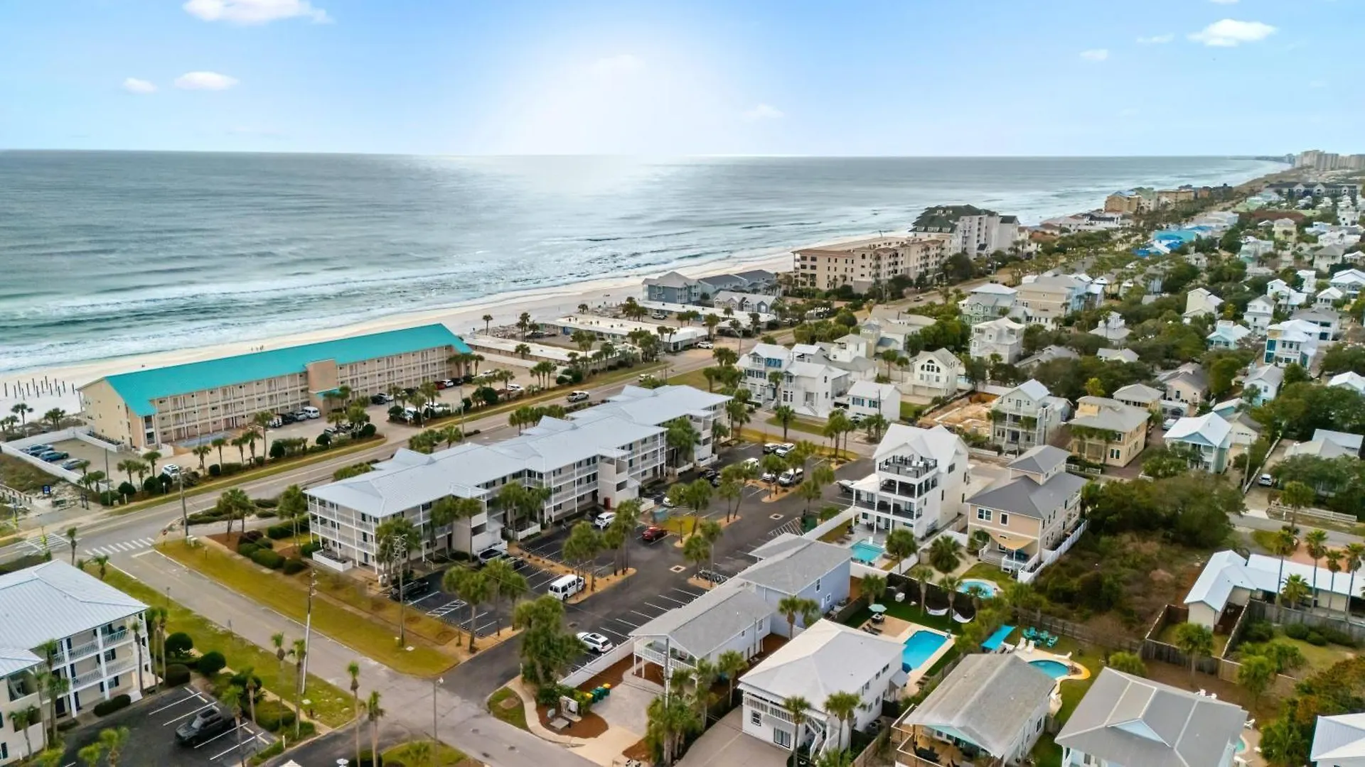 Holiday home Dolphin By Avantstay 2 Mins Walk To W Pool Large Outdoor Entertaining Area Destin