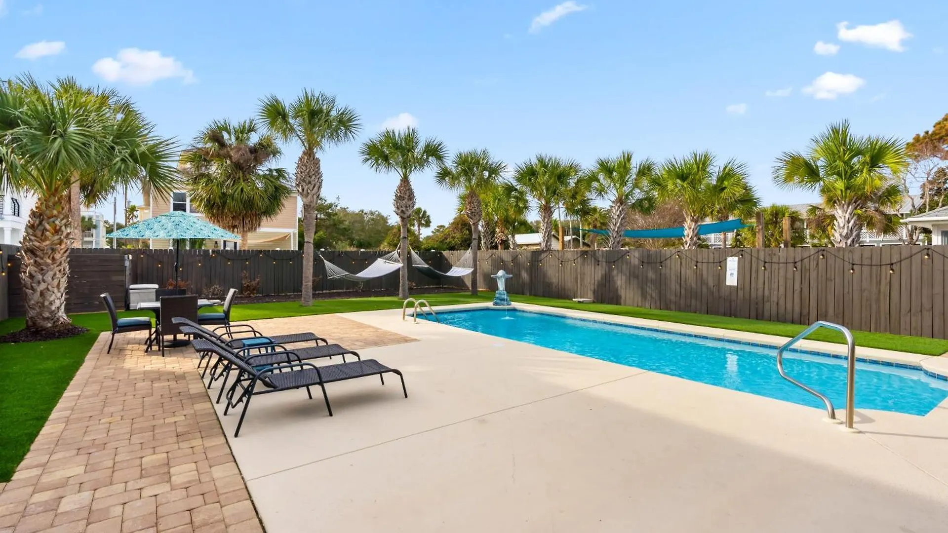 Holiday home Dolphin By Avantstay 2 Mins Walk To W Pool Large Outdoor Entertaining Area Destin