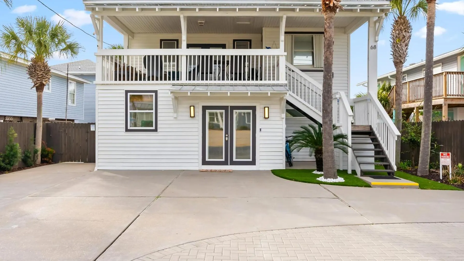 Holiday home Dolphin By Avantstay 2 Mins Walk To W Pool Large Outdoor Entertaining Area