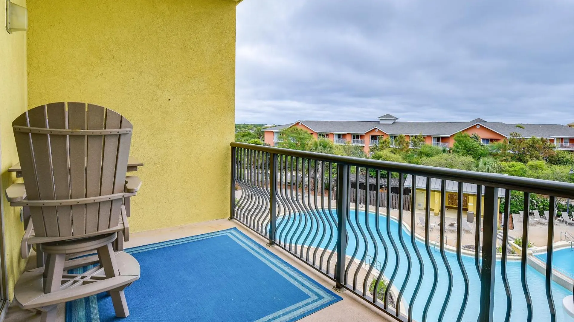 Cozy Miramar With Pools And Access! Apartment