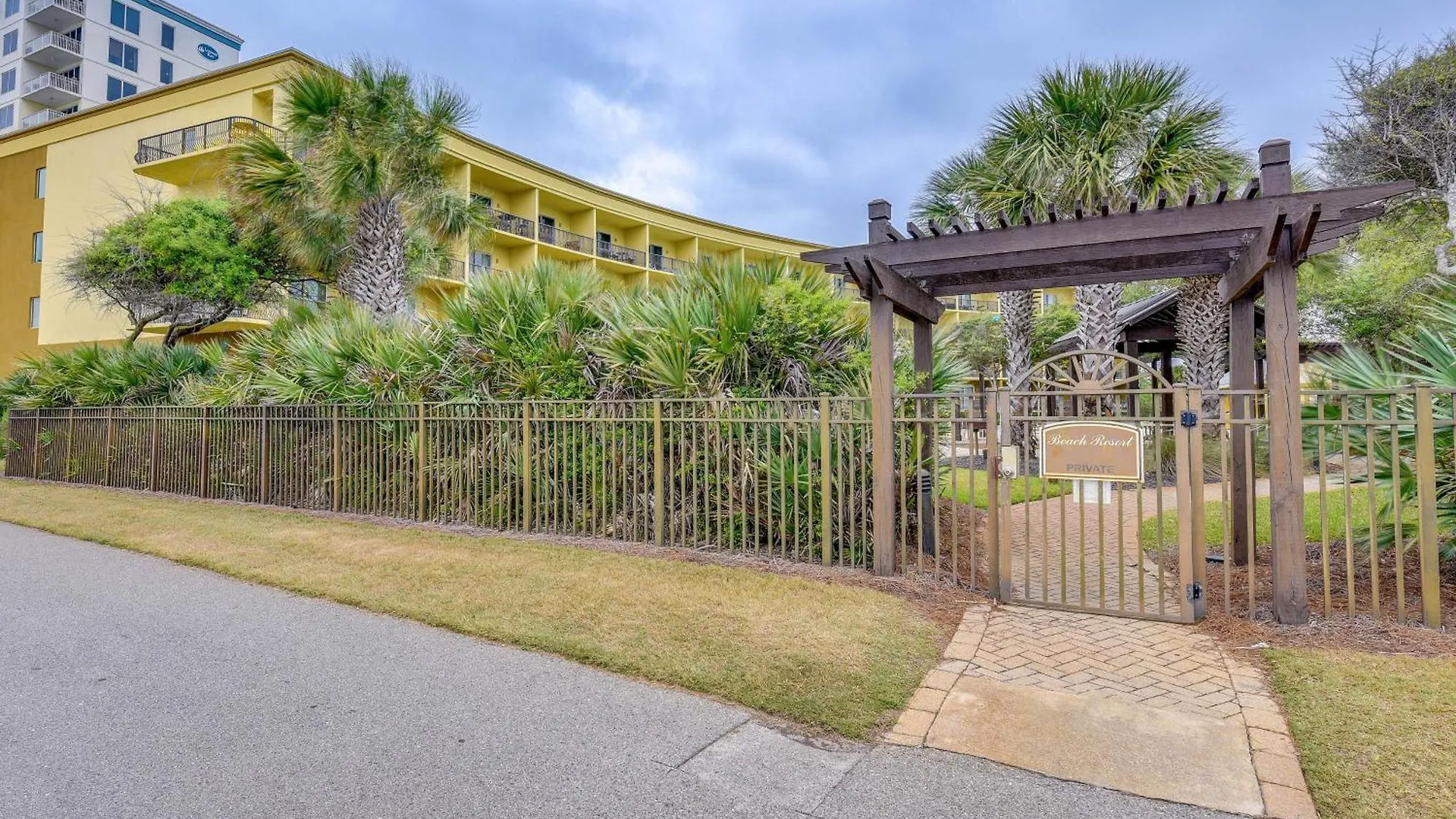 Cozy Miramar With Pools And Access! *