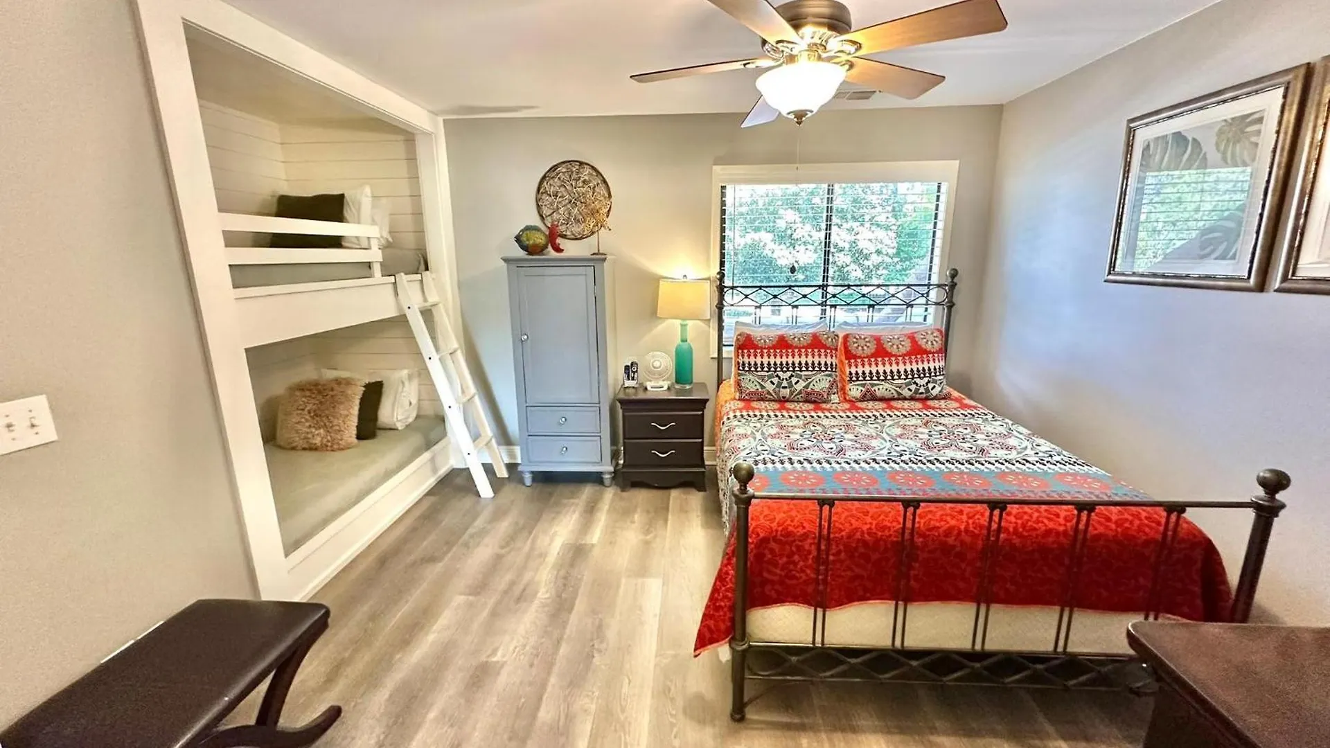 5128 Beachwalk
