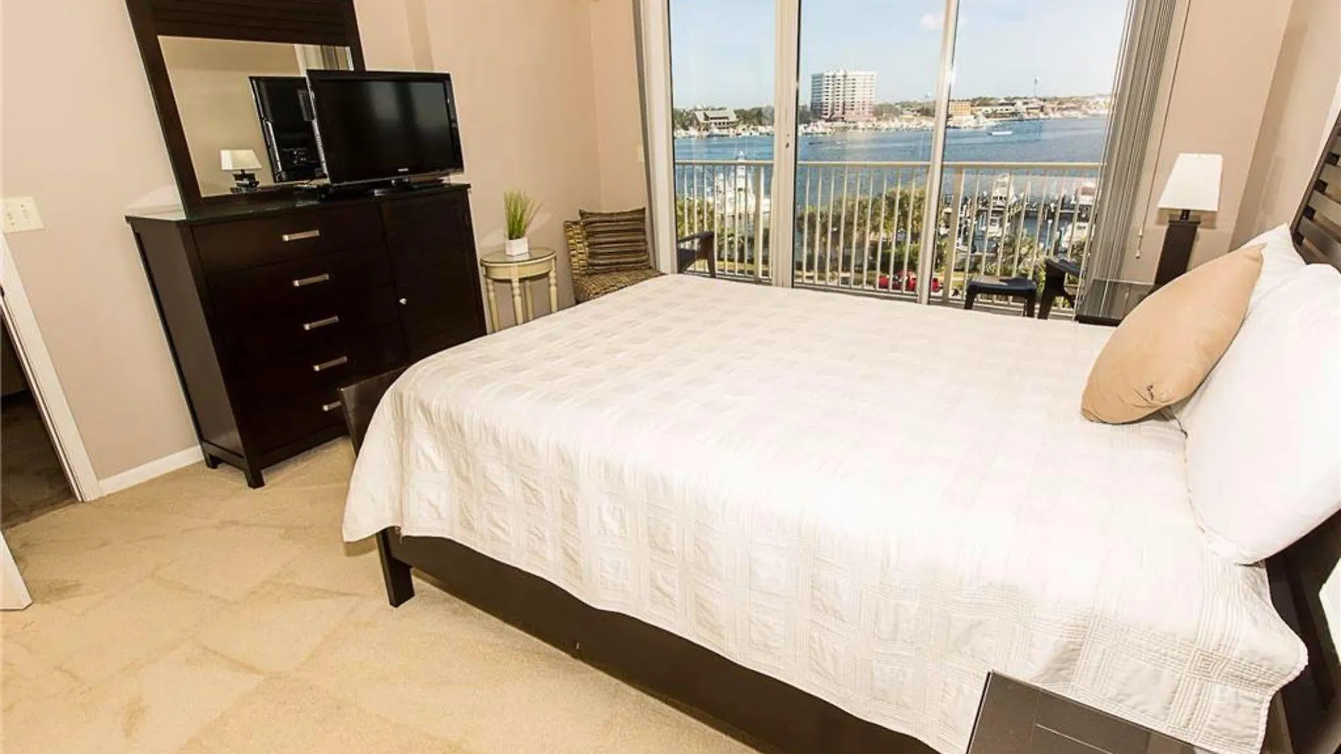 Waterview Towers Yacht Club By Hi Hotel 3*