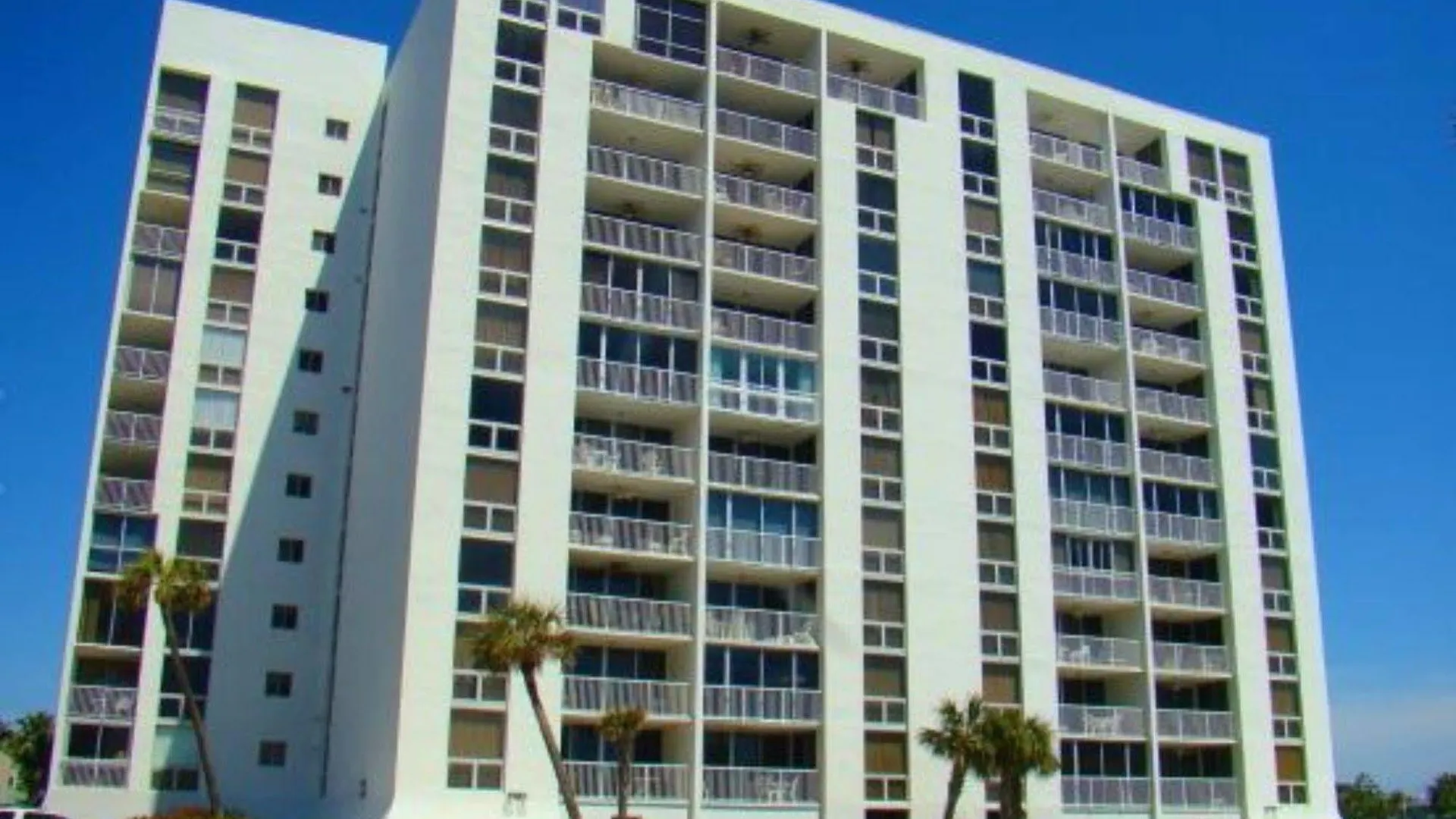 Shoreline Towers By Isle
