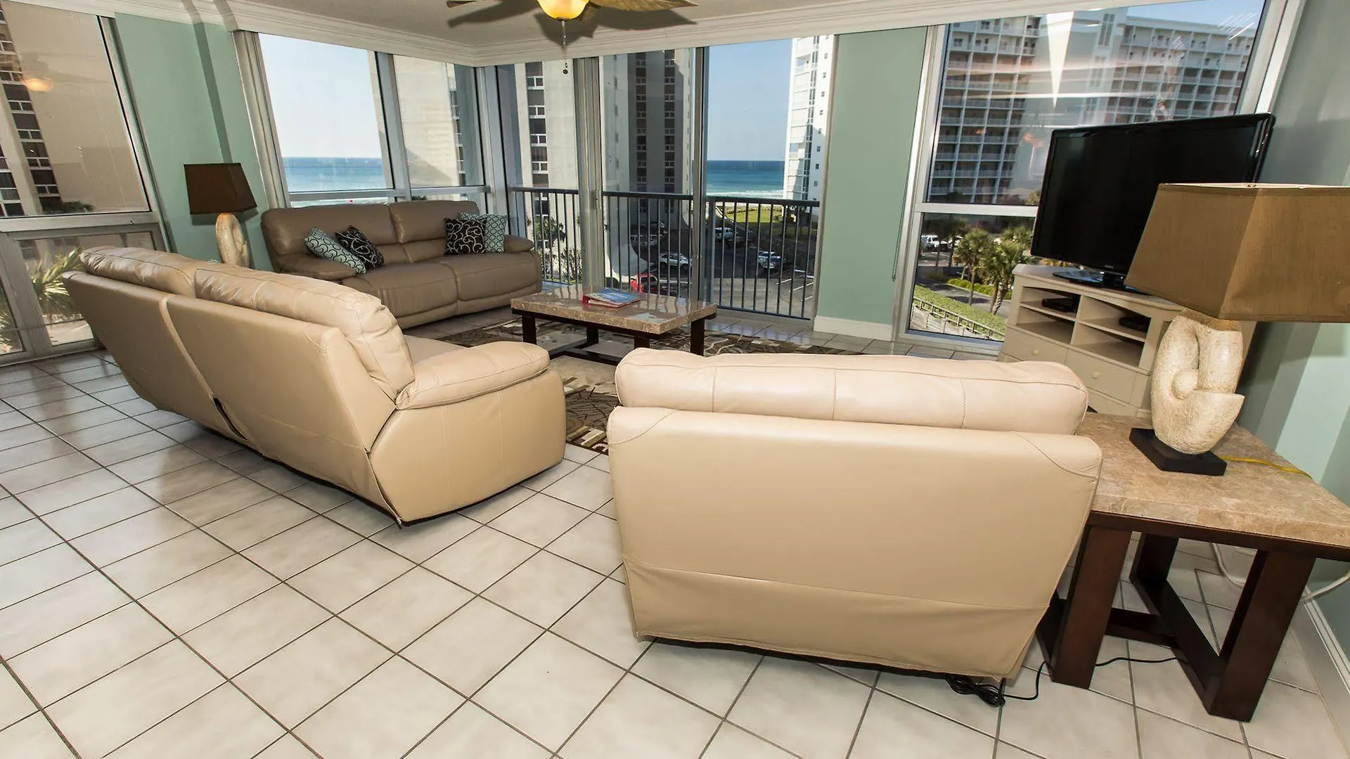 Shoreline Towers By Isle Hotel