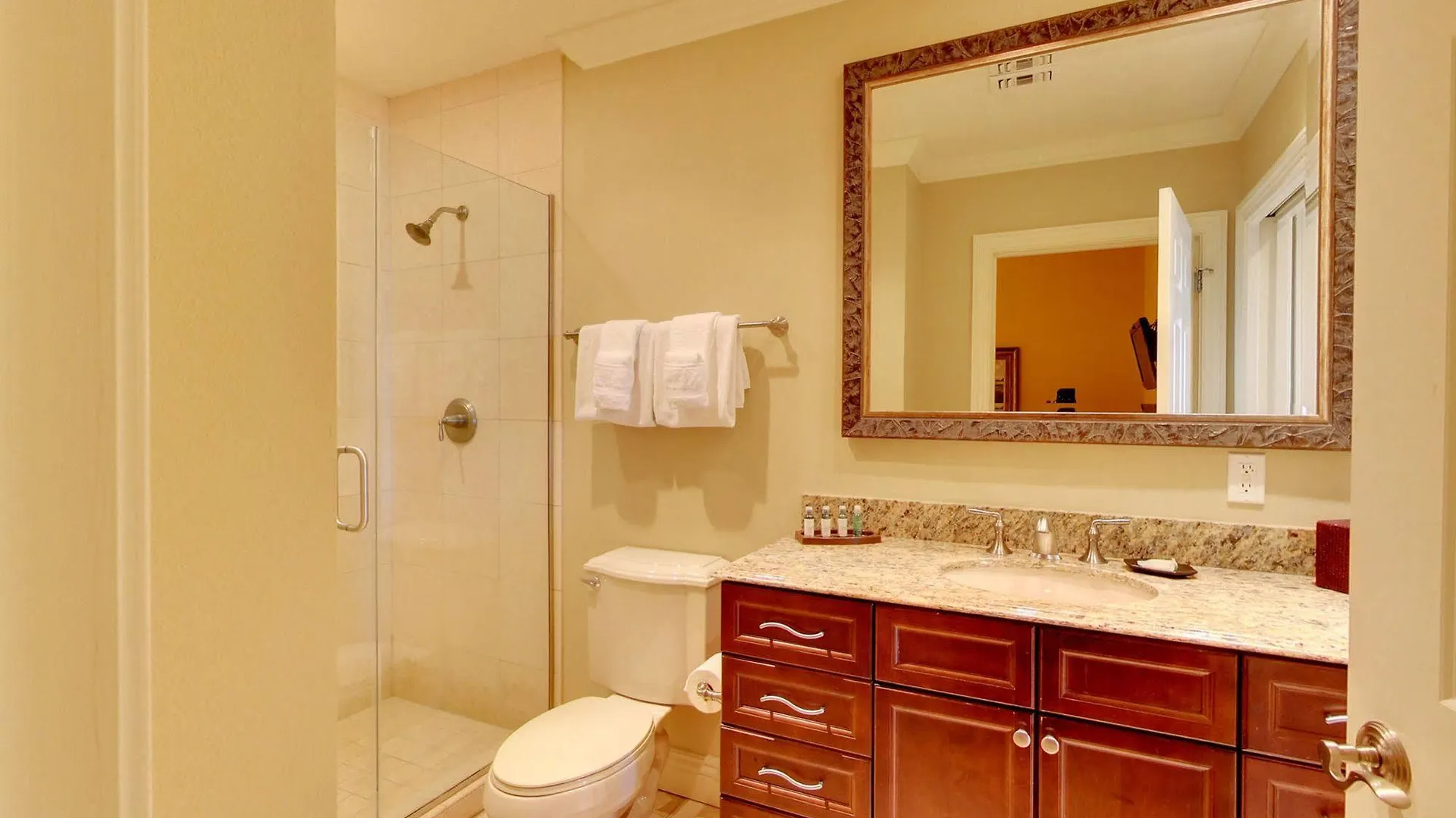 Emerald Grande At Harborwalk Village 호텔 3*