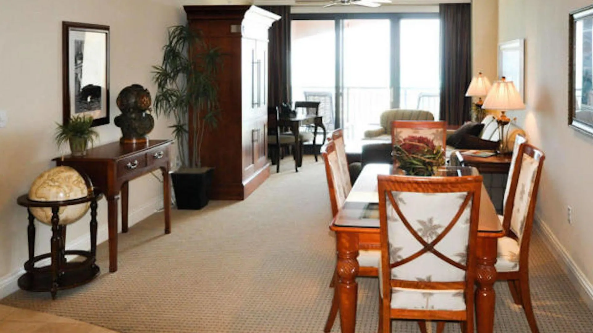 Emerald Grande At Harborwalk Village 호텔