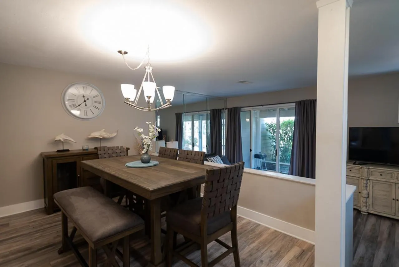 Bayou Village 613 Daire