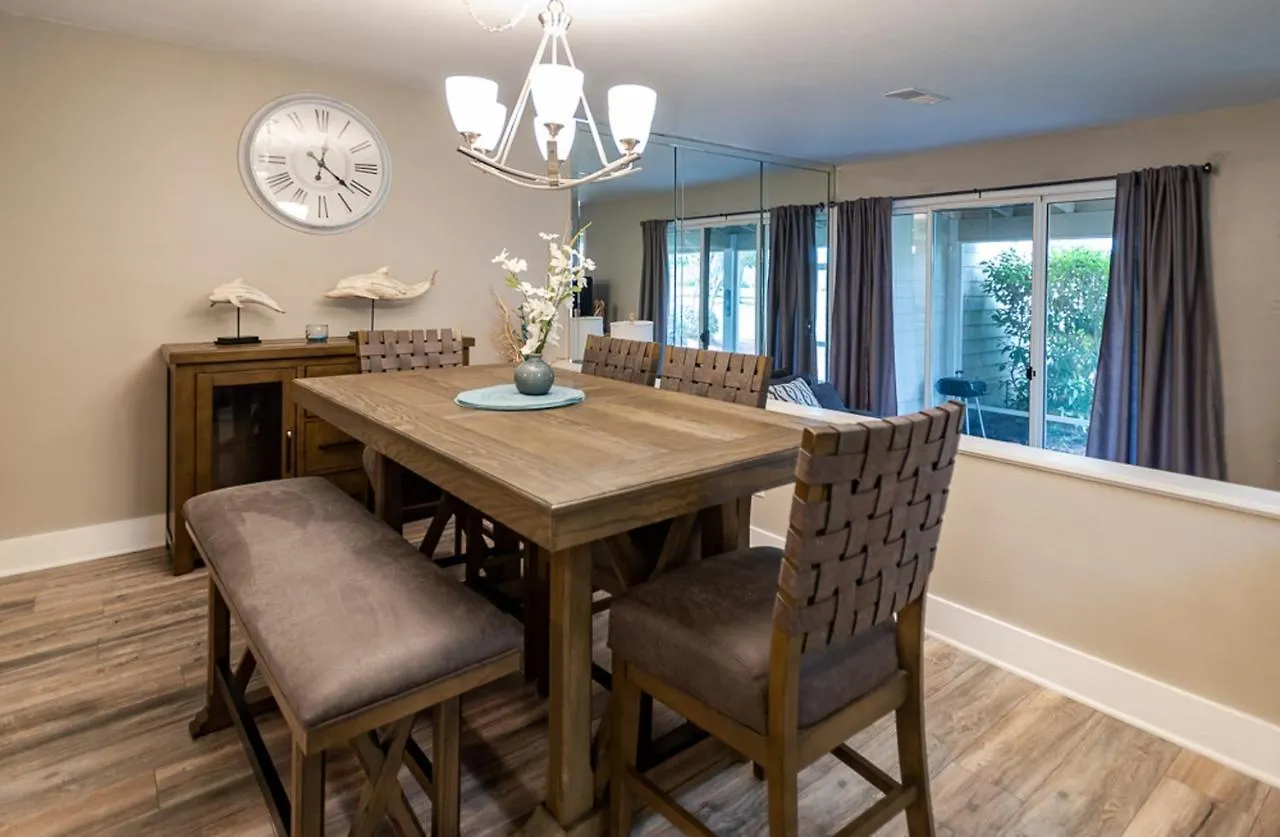 Bayou Village 613 Daire