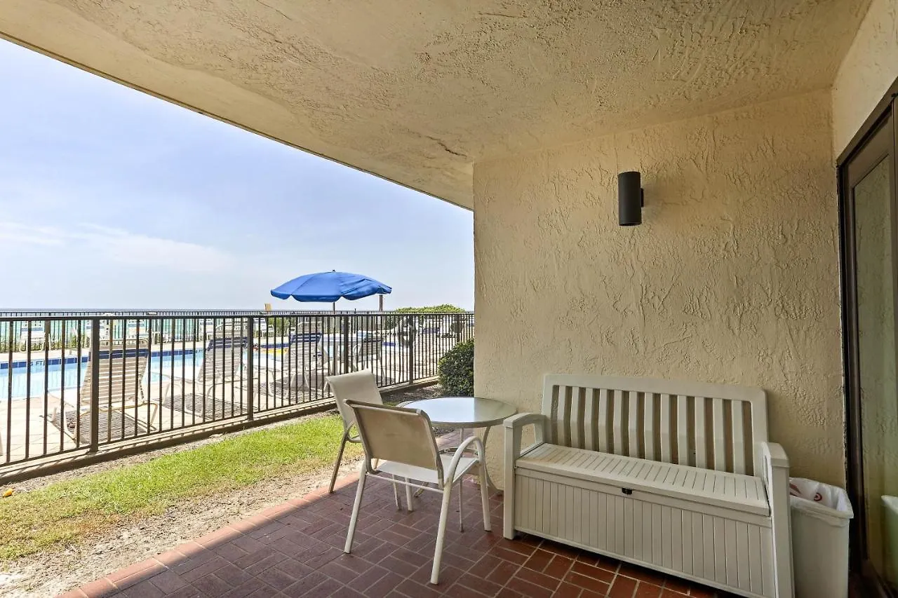 Miramar Retreat - Beachfront And Poolside Apartment *