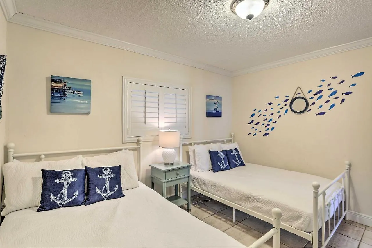 Apartment Miramar Retreat - Beachfront And Poolside *