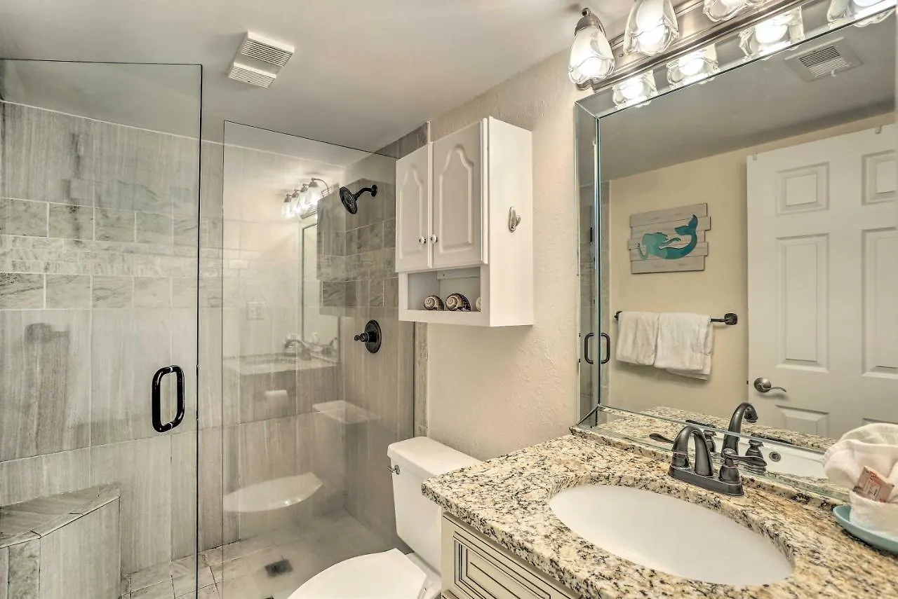 Apartment Miramar Retreat - Beachfront And Poolside *