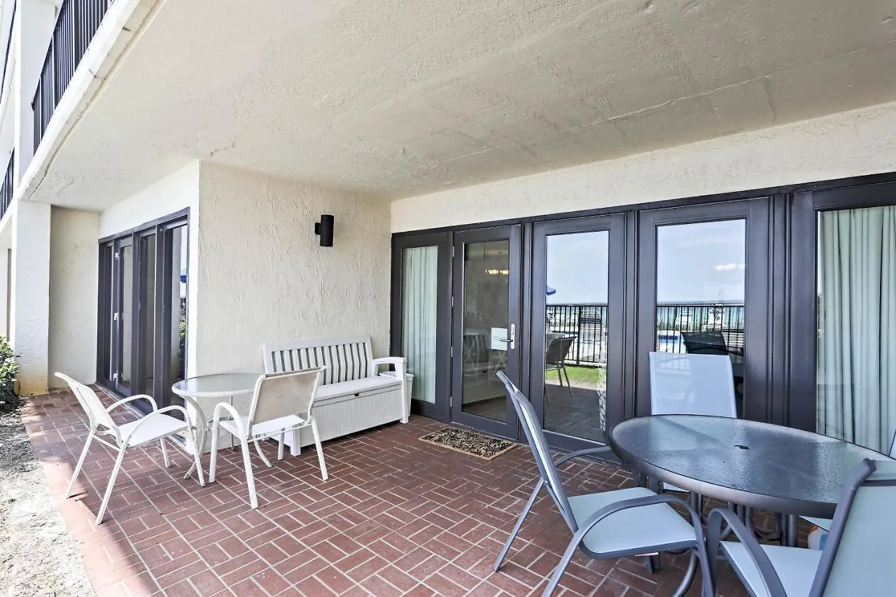 Miramar Retreat - Beachfront And Poolside *