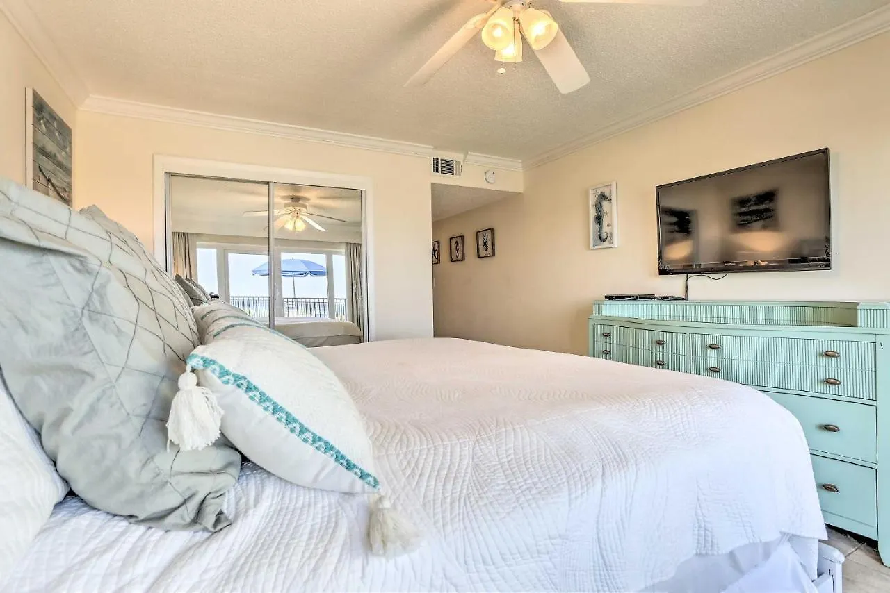 Apartment Miramar Retreat - Beachfront And Poolside *