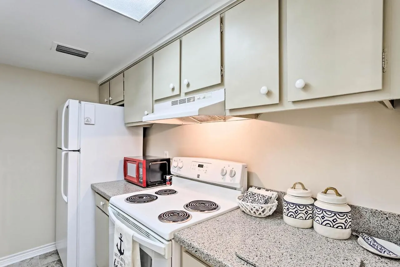 Townhome With Access And 2 Pools!
