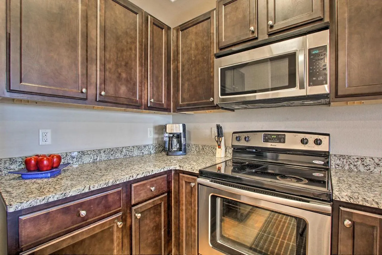 Apartment With Community Pool Less Than 1 Mile To Miramar Beach! Destin