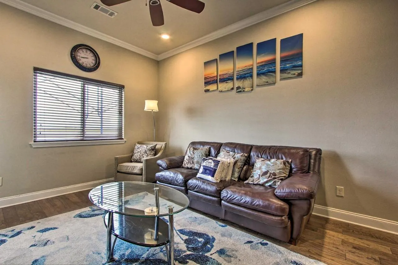 With Community Pool Less Than 1 Mile To Miramar Beach! Apartment