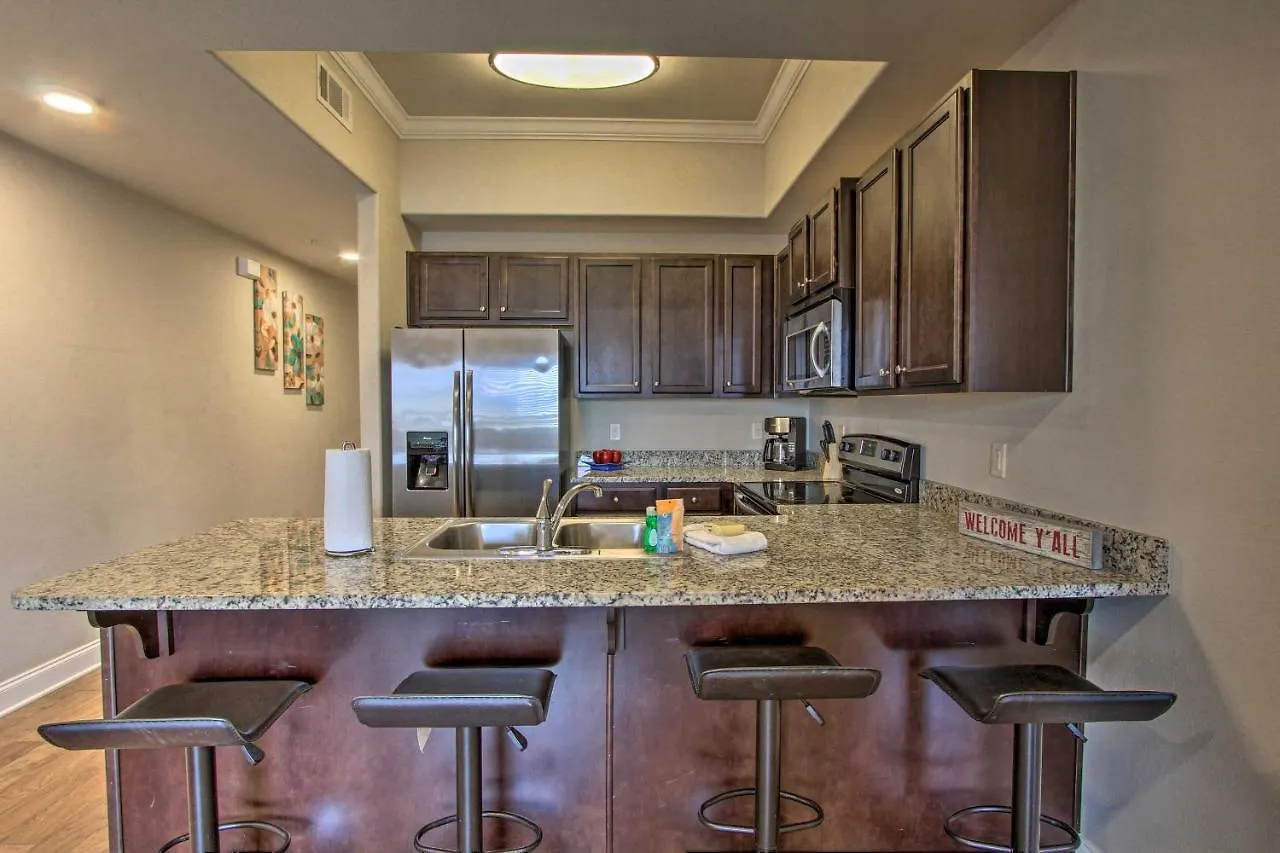 Apartment With Community Pool Less Than 1 Mile To Miramar Beach!